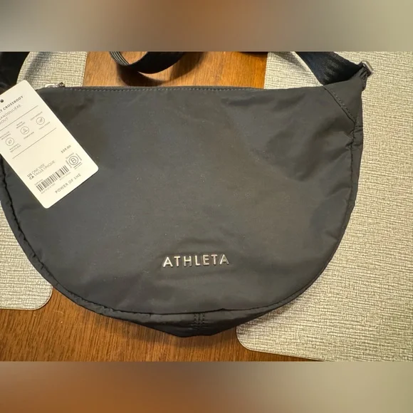 NWT Athleta All About Crossbody Bag in Black - Picture 3 of 7